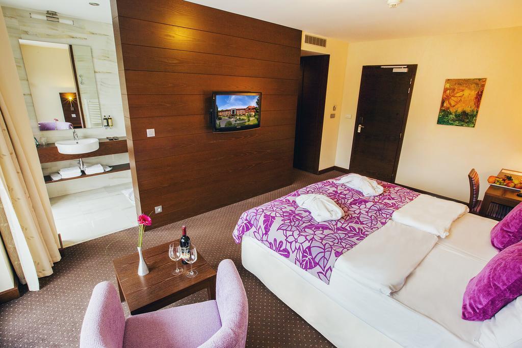 Hotel Zochova Chata - Adult friendly Modra Exteriör bild