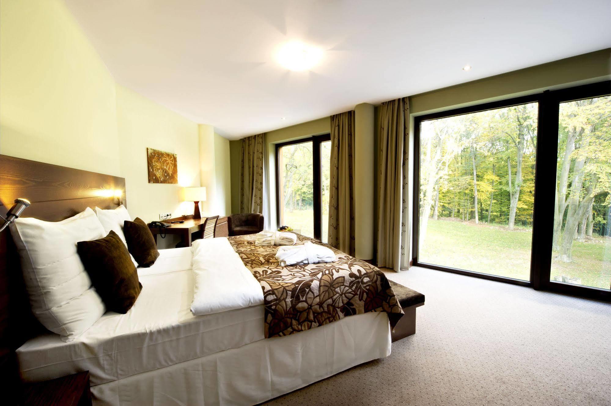 Hotel Zochova Chata - Adult friendly Modra Exteriör bild